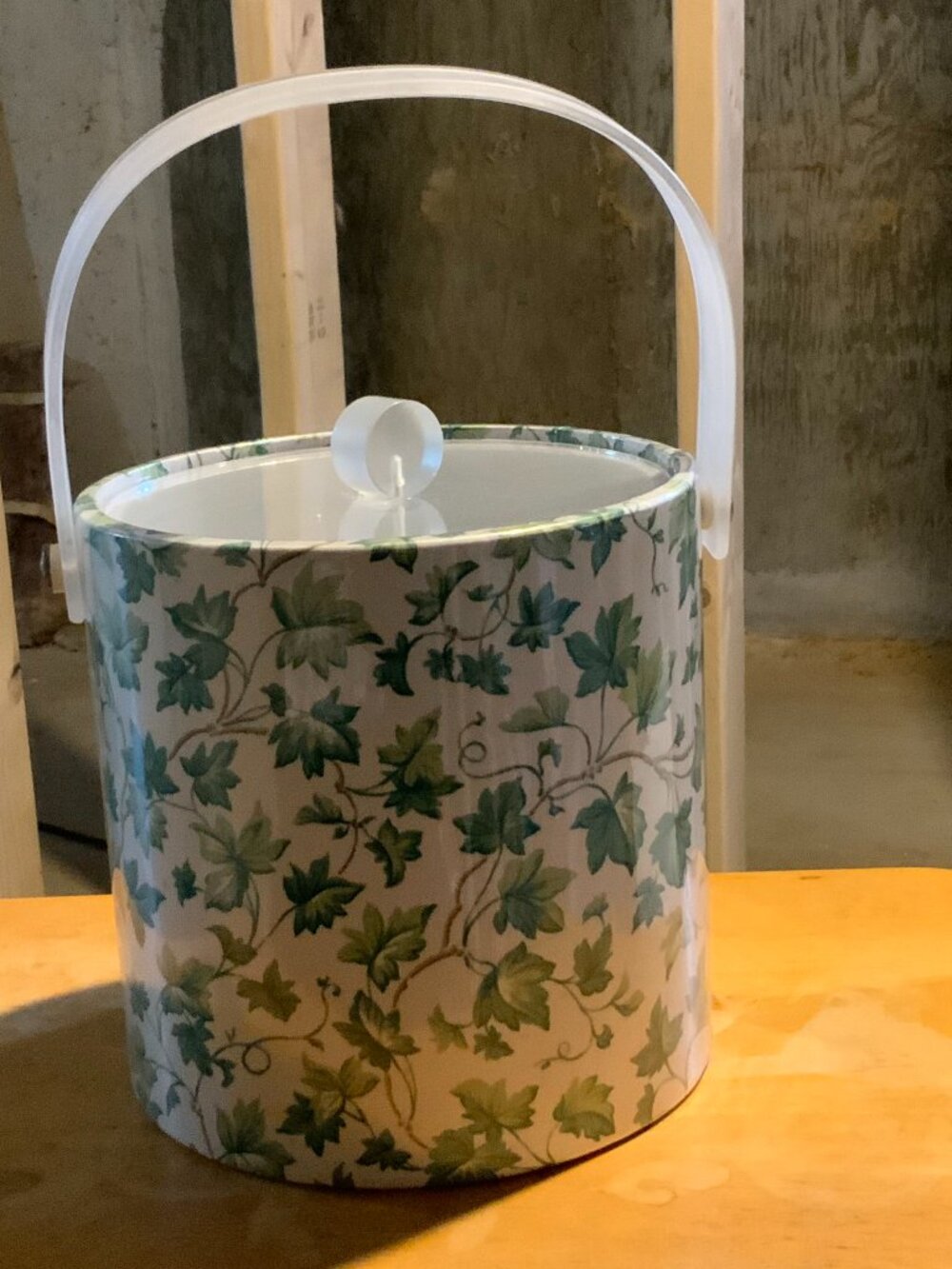 Vintage MCM Green Ivy Leaf Ice Bucket Clear Lid Plastic Swing Handle